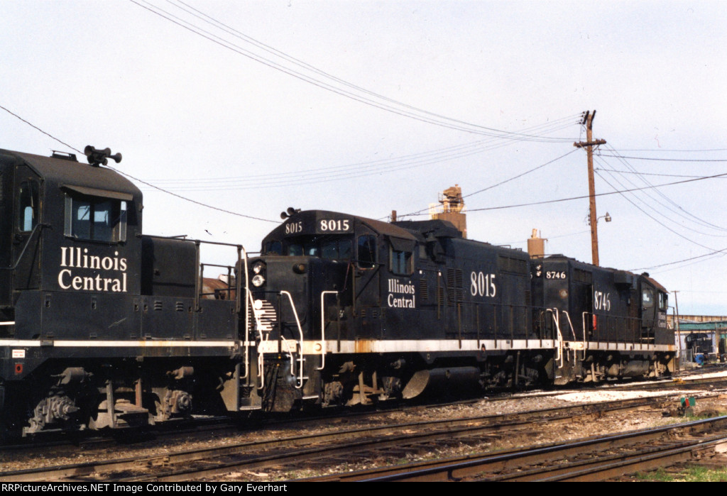 IC GP10 #8015 - Illinois Central